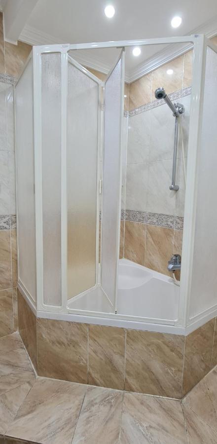 Comfy 3 Bedrooms Apartment In Cairo 96 Екстериор снимка